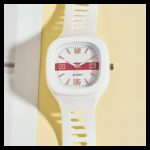 ساعة يد مربعة كوارتز مميزة للصبايا مع سير سيليكون متين وأنيق - لون أبيض