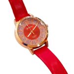 ساعة يد كواتز أنيقة للصبايا بداخلها سترس لامع - حزام جلد باللون الأحمر المميز