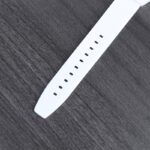 ⁦ساعة يد جلد للنساء لون أبيض خلفية أخضر فاتح⁩ - الصورة ⁦3⁩