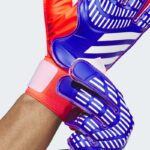⁦adidas Unisex' Predator Training Goalkeeper Gloves - Blue - قفازات اديداس بريديتور للجنسين لون ازرق وابيض⁩ - الصورة ⁦2⁩