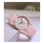 ⁦ساعة يد سيليكون للنساء لون زهري⁩ - الصورة ⁦2⁩