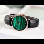 ⁦ساعة يد كوارتز جلد من Hannah Martin للنساء لون أسود⁩ - الصورة ⁦2⁩