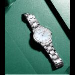 ⁦ساعة يد كوارتز ستانلس من Hannah Martin للنساء لون فضي⁩ - الصورة ⁦3⁩