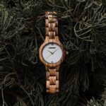 ⁦ساعة يد عقارب خشبي للنساء لون خشبي فاتح⁩ - الصورة ⁦9⁩