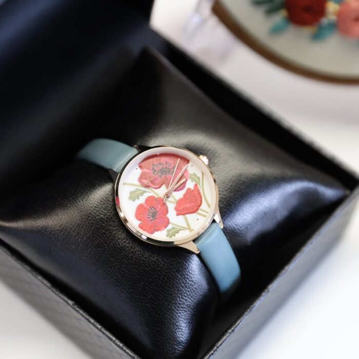 ⁦ساعة جلد ستاتية بتصميم مينا ورد من Nafisa عقارب لون فستقي⁩ - الصورة ⁦5⁩