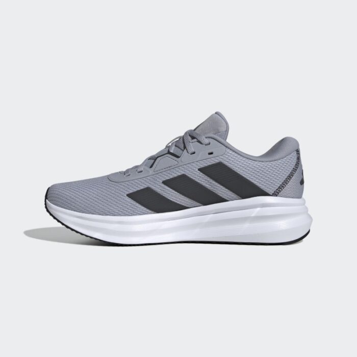⁦adidas Mens' Galaxy 7 Running Shoes - Grey⁩ - الصورة ⁦5⁩