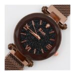 ساعة يد معدنية للنساء لون بني