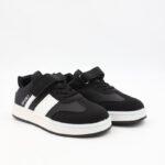 حذاء رياضي بشريط لاصق للأطفال لون أسود