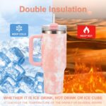 ⁦كاسة ستانلس ستيل المعزوله (Stanley) حجم 900 مل لون مزخرف زهري⁩ - الصورة ⁦5⁩