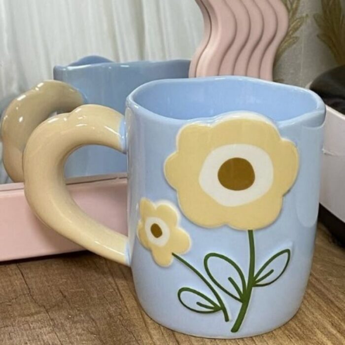 103377477_67fad7aec100b مج بتصميم وردة يد عريضة لون أزرق - الصورة 1