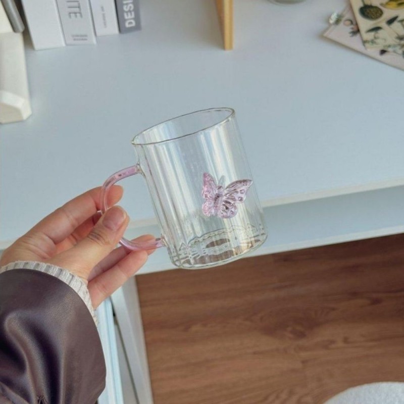 ⁦كاسة زجاج بتصميم فراشة لون زهري⁩ - الصورة ⁦1⁩