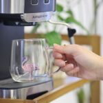 ⁦كاسة زجاج بتصميم بطة لون زهري⁩ - الصورة ⁦5⁩