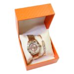 ساعة معدنية للنساء مع سوار ذهبي