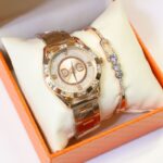 ⁦ساعة معدنية للنساء مع سوار ذهبي⁩ - الصورة ⁦5⁩