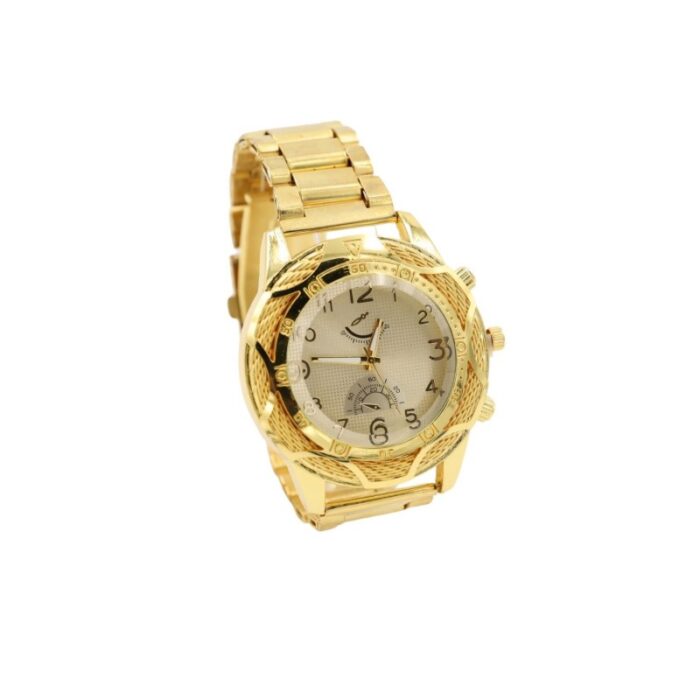 103379899_67fadca29de26 ساعة معدنية للرجال لون ذهبي بأرضية بيج - الصورة 1