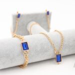 ⁦بكج ساعة جلد لون أزرق للنساء مع 3 قطع إكسسوارات⁩ - الصورة ⁦3⁩