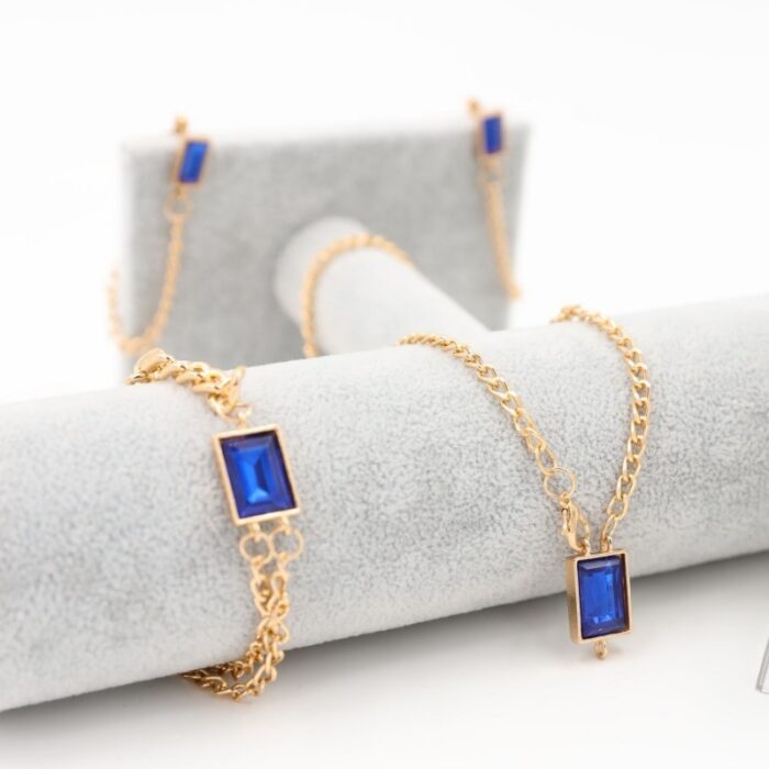 ⁦بكج ساعة جلد لون أزرق للنساء مع 3 قطع إكسسوارات⁩ - الصورة ⁦3⁩