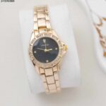 ساعة نسائية مربعة مع حزام معدني لون ذهبي