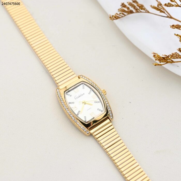 103380167_67fadd6fcb62a ساعة نسائية مربعة مع زركون مع حزام جلدي لون فضي و اسود - الصورة 1