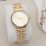 ساعة نسائية دائرية مع حزام معدني لون فضي