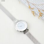 ساعة نسائية مربعة مع زركون لون فضي