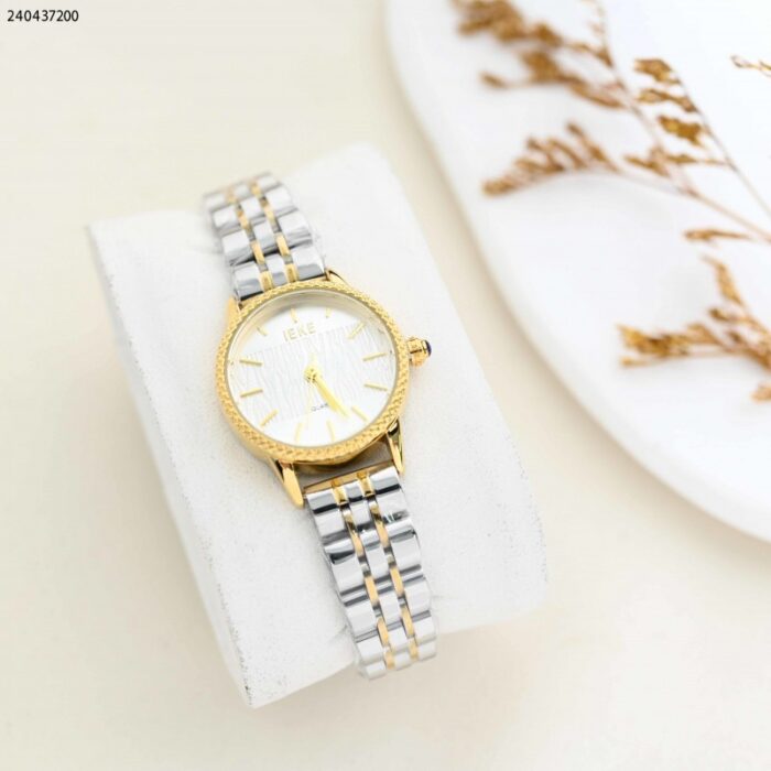 103380181_67fadd8d9d206 ساعة نسائية دائرية مع خلفية ورد و حزام معدني لون ذهبي - الصورة 1