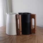 ثيرموس لون أسود بمقبض خشبي سعة 1 لتر