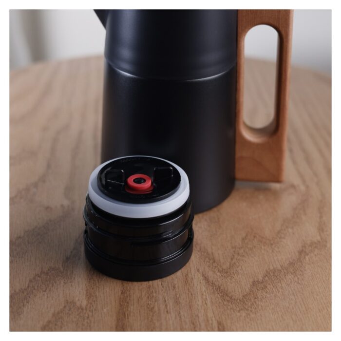 ⁦ثيرموس لون أسود بمقبض خشبي سعة 1 لتر⁩ - الصورة ⁦3⁩