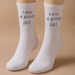 ⁦جوارب بتصميم iam a good girl (زوج واحد) للرجل لون أبيض⁩ - الصورة ⁦2⁩