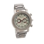 ساعة معدنية للرجال لون فضي أرضية بيضاء