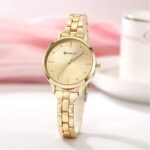 ساعة معدنية للرجال لون ذهبي أرضية صفراء