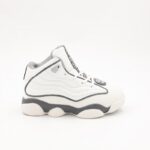 ⁦بوت رياضي ولادي للأطفال لون أبيض ورمادي⁩ - الصورة ⁦3⁩