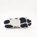 ⁦بوت رياضي ولادي للأطفال لون أبيض وكحلي⁩ - الصورة ⁦5⁩