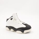 بوت رياضي ولادي للأطفال لون أبيض وأسود