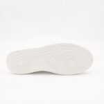 ⁦بوت رياضي ولادي للأطفال لون أسود وأبيض⁩ - الصورة ⁦2⁩