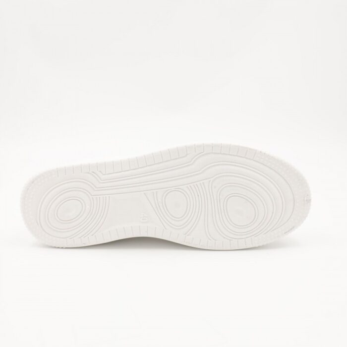 ⁦بوت رياضي ولادي للأطفال لون أسود وأبيض⁩ - الصورة ⁦2⁩