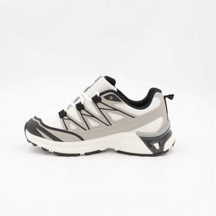 ⁦حذاء سبورت ولادي لون أبيض وأسود⁩ - الصورة ⁦3⁩