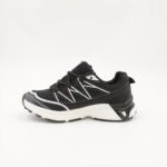 ⁦حذاء سبورت ولادي لون أسود ونعل أبيض⁩ - الصورة ⁦3⁩