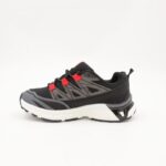 ⁦حذاء سبورت ولادي لون أسود وأحمر ونعل أبيض⁩ - الصورة ⁦4⁩