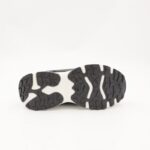 ⁦حذاء سبورت ولادي لون أسود وأحمر ونعل أبيض⁩ - الصورة ⁦5⁩