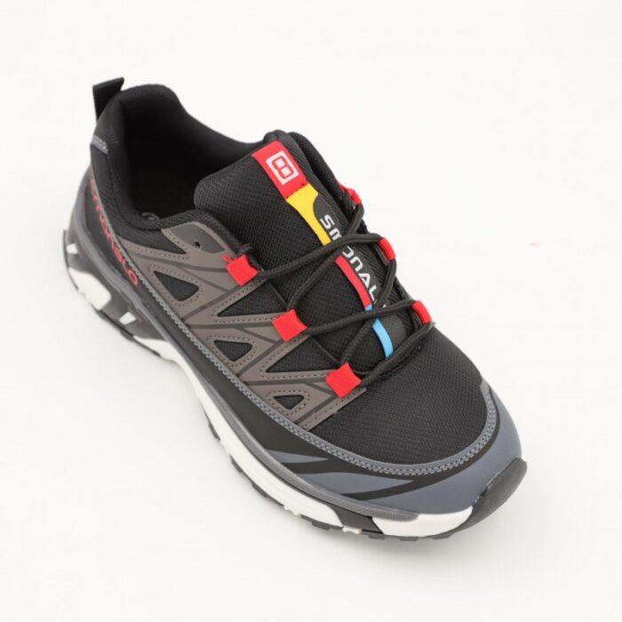 ⁦حذاء سبورت ولادي لون أسود وأحمر ونعل أبيض⁩ - الصورة ⁦7⁩