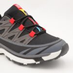 ⁦حذاء سبورت ولادي لون أسود وأحمر ونعل أبيض⁩ - الصورة ⁦9⁩