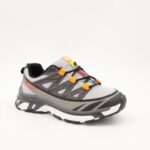 حذاء سبورت ولادي لون رمادي وبرتقالي