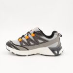 ⁦حذاء سبورت ولادي لون رمادي وبرتقالي⁩ - الصورة ⁦4⁩