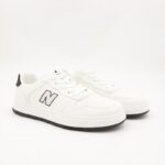 حذاء سبورت محير ولادي وبناتي لون أبيض وأسود