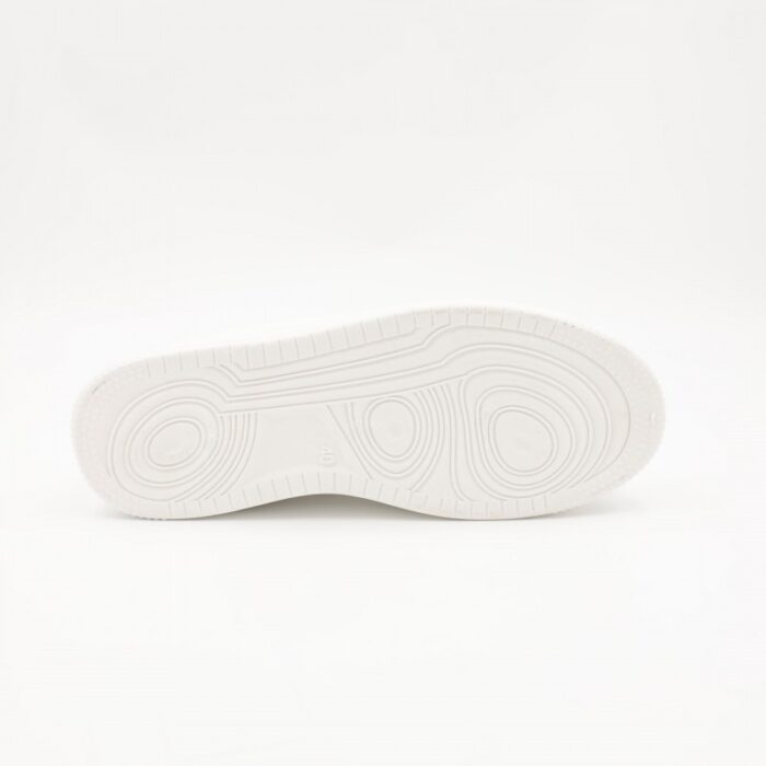 ⁦حذاء سبورت محير لون أبيض ورمادي⁩ - الصورة ⁦2⁩