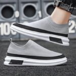 ⁦حذاء رياضي للرجال لون رمادي و أبيض⁩ - الصورة ⁦2⁩