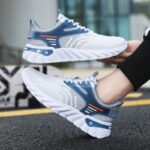 حذاء رياضي للرجال لون أزرق و رمادي