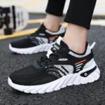 ⁦حذاء رياضي للرجال لون أسود و أبيض⁩ - الصورة ⁦2⁩