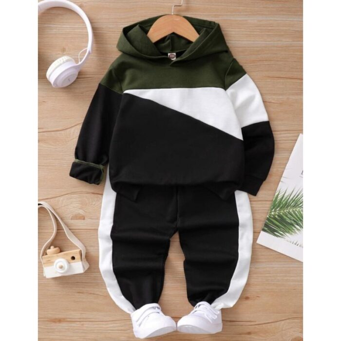 ⁦بيجامة ولادي مخططة لون زيتي و أبيض و أسود ربيعي⁩ - الصورة ⁦2⁩